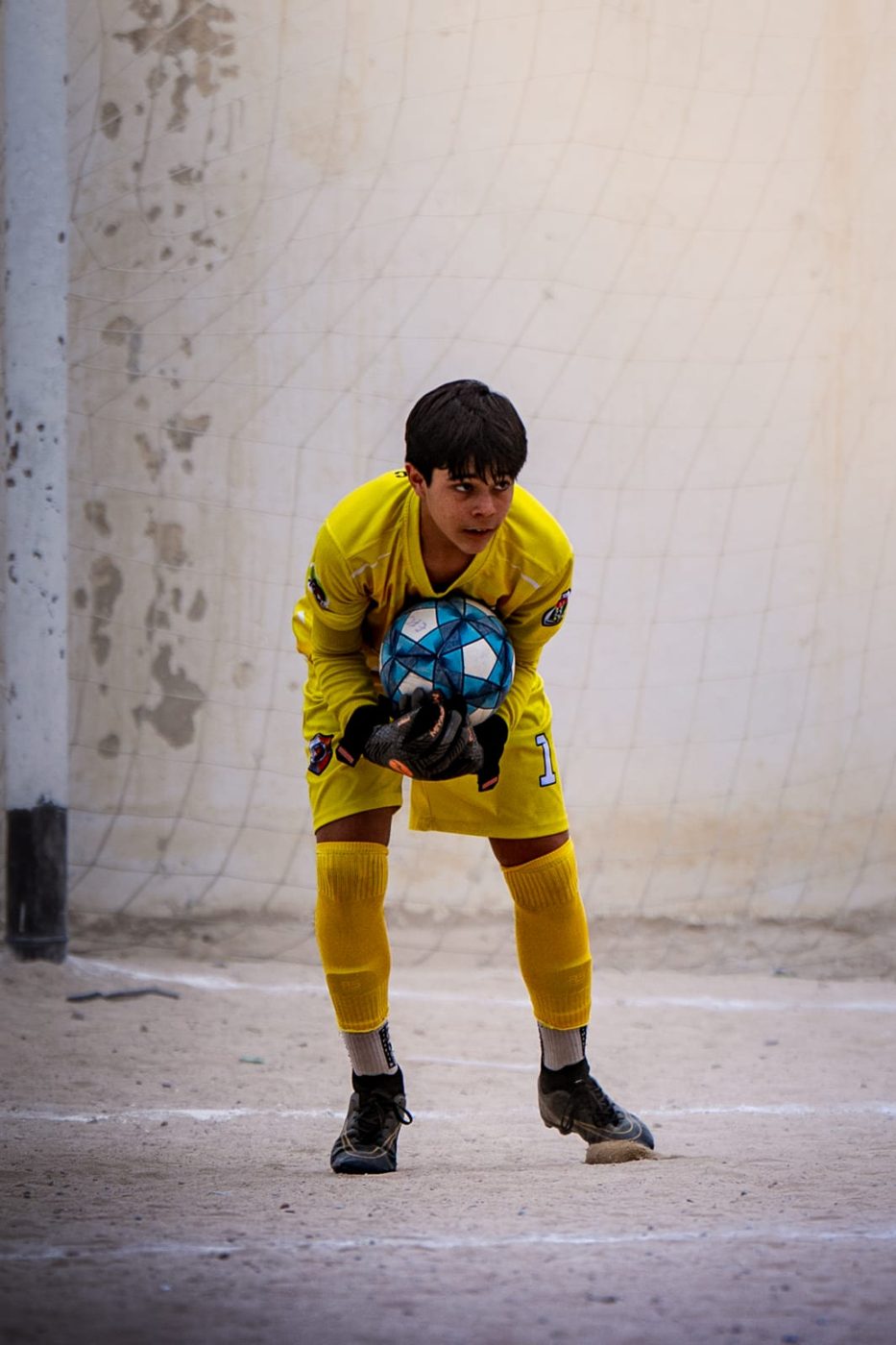 Allan atrapando el balón