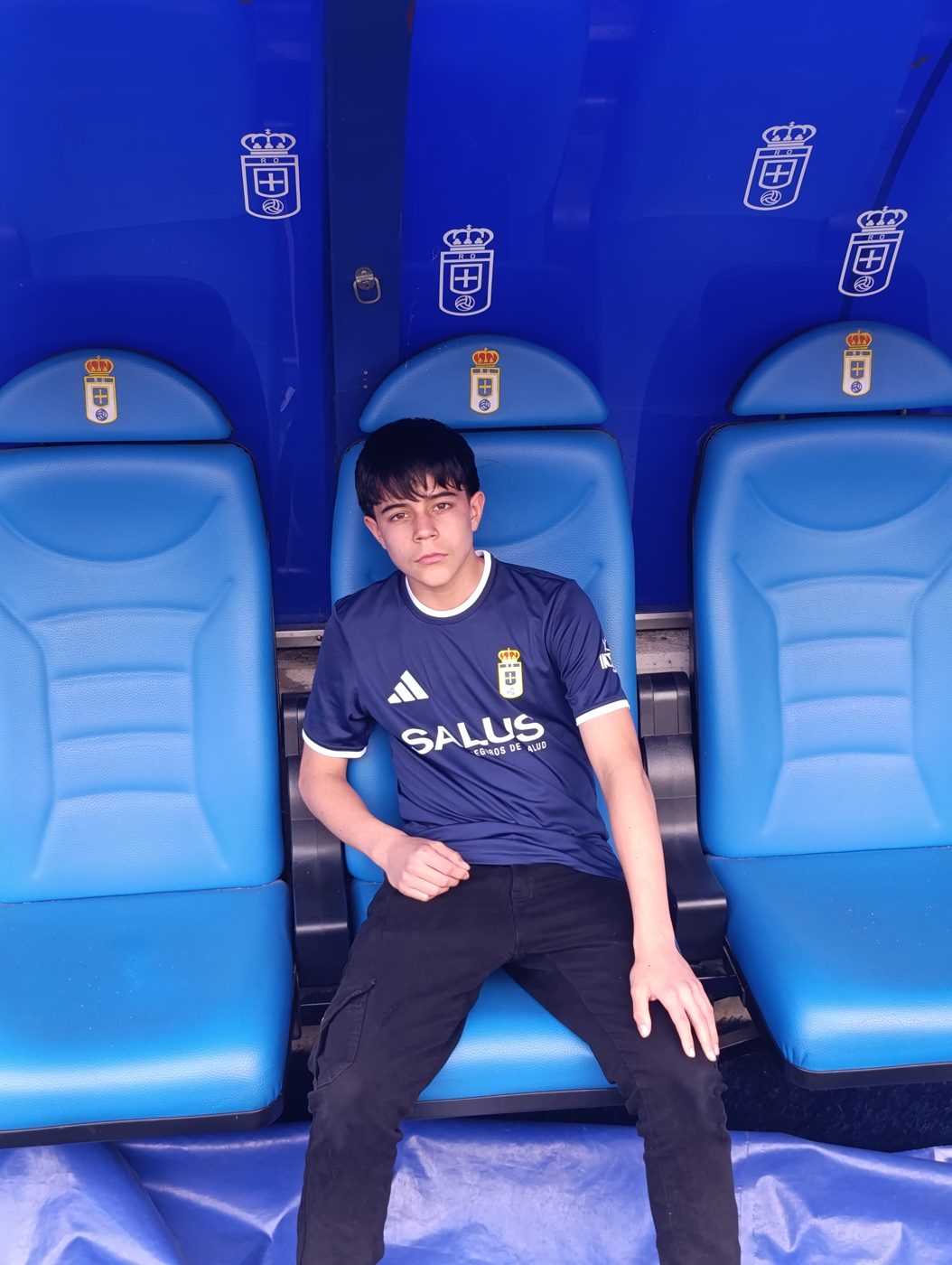 Allan en el banquillo del Real Oviedo