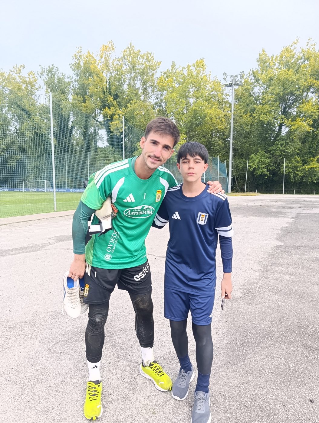 Allan con Miguel Narváez, portero del Real Oviedo